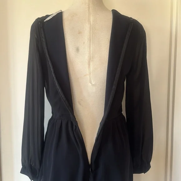 💕Abercrombie & Fitch Black Chiffon Long Sleeve Romper Shorts 4 EUC - Picture 9 of 13